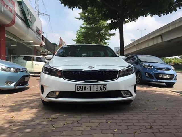 Bán Kia Cerato số tay, đời 2017 màu trắng