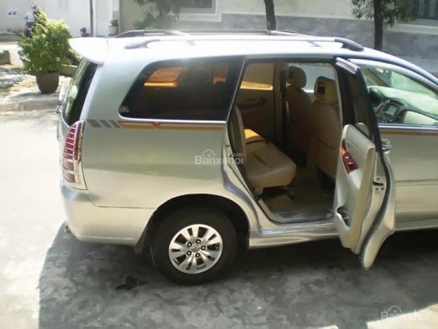 Cần bán xe Toyota Innova 2.0J màu xám bạc, sản xuất cuối 2007