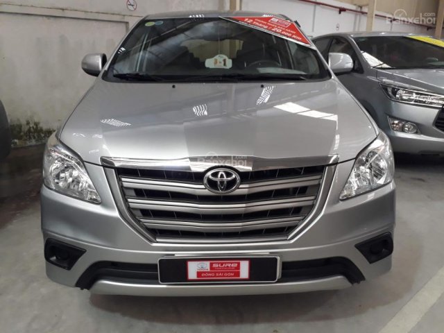 Bán xe Toyota Innova 2.0 E đời 2016, màu bạc, chạy 68.873 km