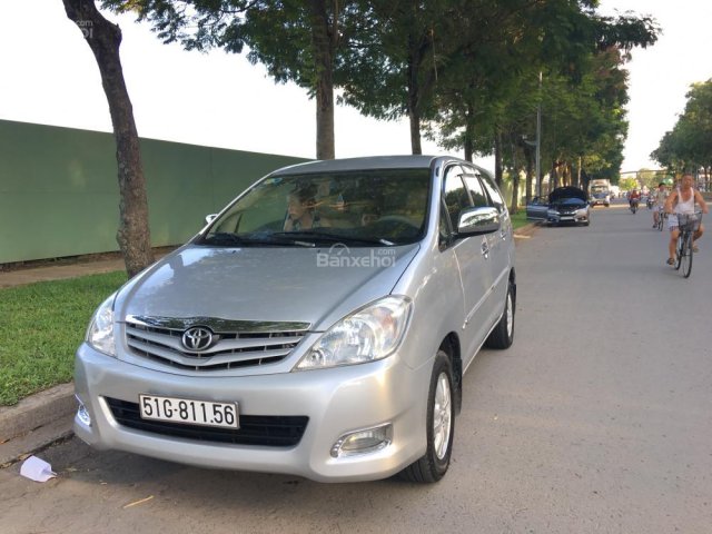 Bán ô tô Toyota Innova năm sản xuất 2010, màu bạc 