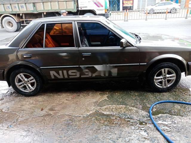 Bán Nissan Sentra 1989, màu xám, giá 62tr0