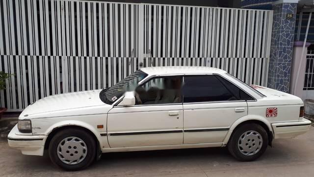 Cần bán lại xe Nissan Bluebird đời 1985, màu trắng chính chủ