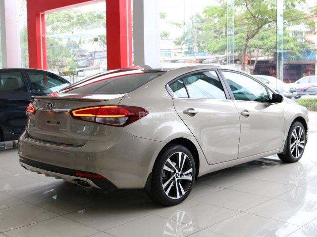 Bán Kia Cerato 2018, có đủ màu, full phụ kiện, hỗ trợ vay 85%, thủ tục nhanh gọn đơn giản