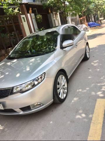 Cần bán gấp Kia Forte sản xuất 2011, màu bạc 
