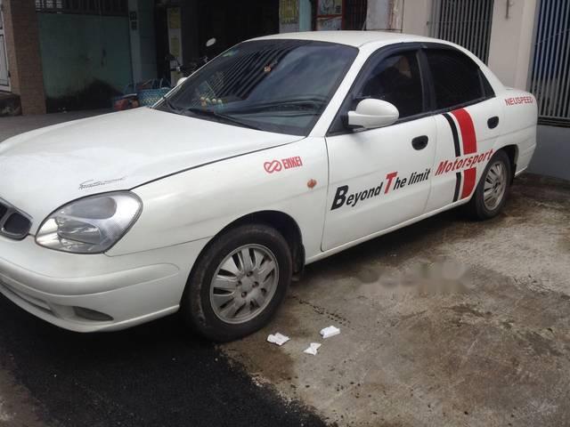 Cần bán gấp Daewoo Nubira đời 2002, màu trắng, máy lạnh buốt