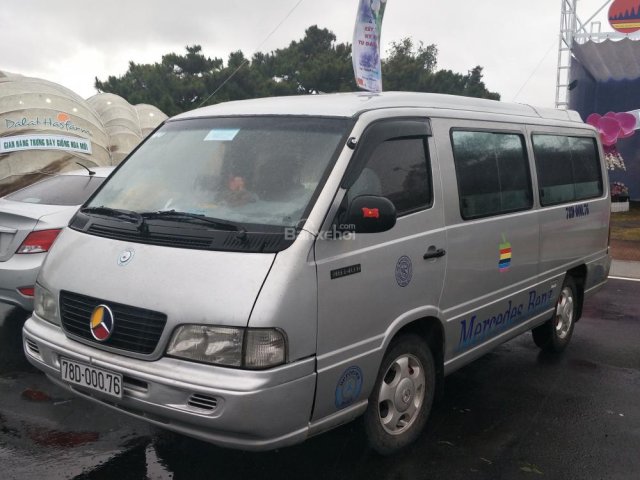 Cần bán gấp Mercedes năm sản xuất 2004, màu bạc 