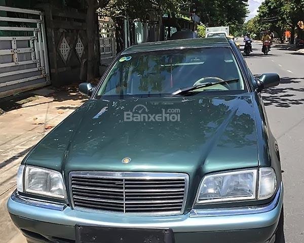 Cần bán gấp Mercedes C200 đời 2000, nhập khẩu nguyên chiếc còn mới