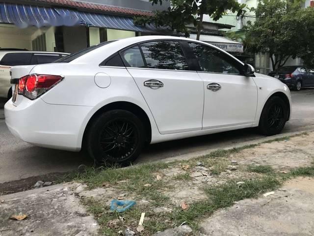 Cần bán gấp Chevrolet Cruze đời 2011, màu trắng, giá chỉ 320 triệu