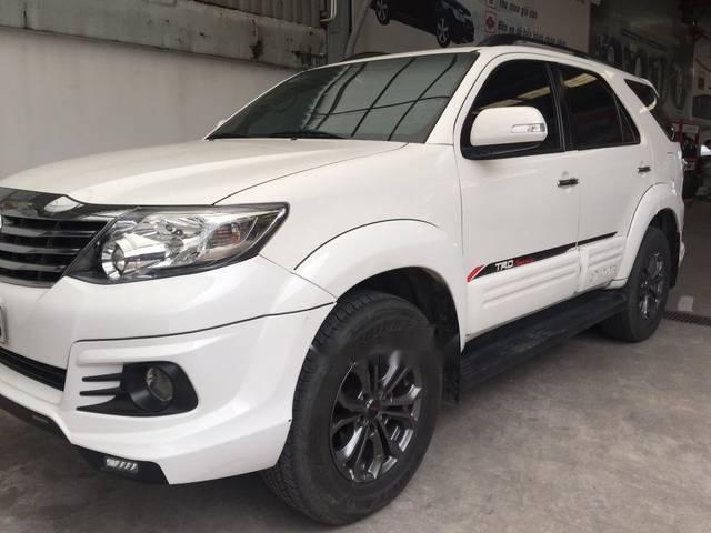 Cần bán gấp Toyota Fortuner TRD đời 2016, màu trắng số tự động
