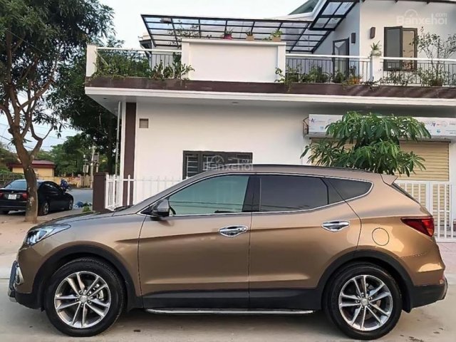 Cần bán Hyundai Santa Fe sản xuất năm 2017, bản full, đăng kí 11/2017