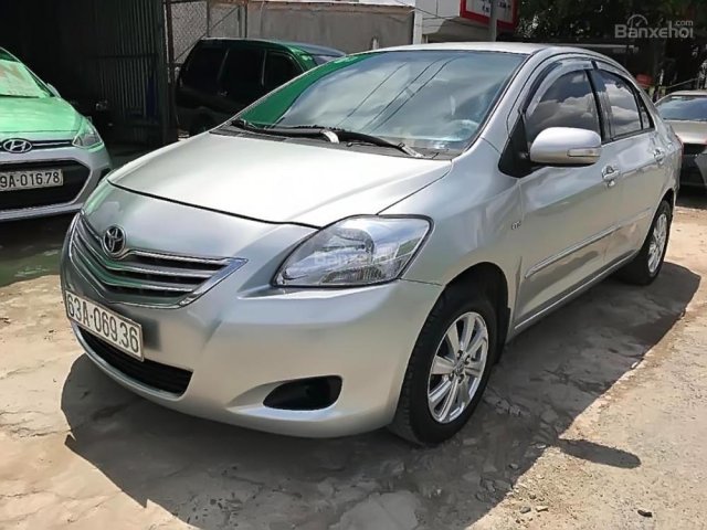 Cần bán Toyota Vios 1.5E sản xuất năm 2010, màu bạc số sàn