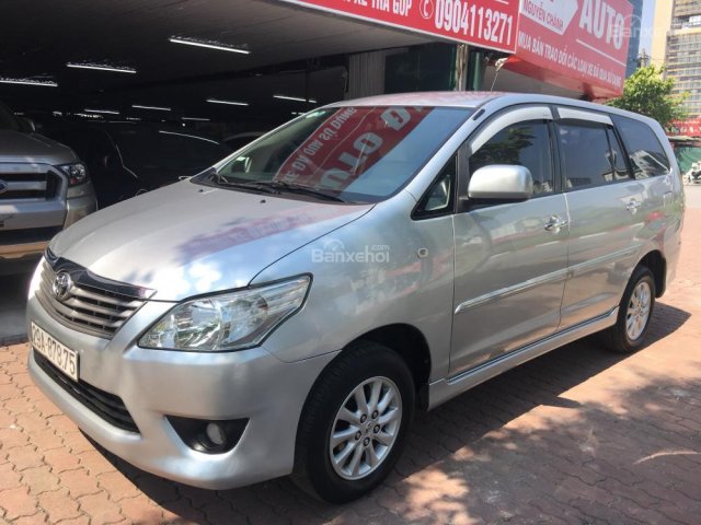 Cần bán xe Toyota Innova MT sản xuất 2013, màu bạc giá cạnh tranh