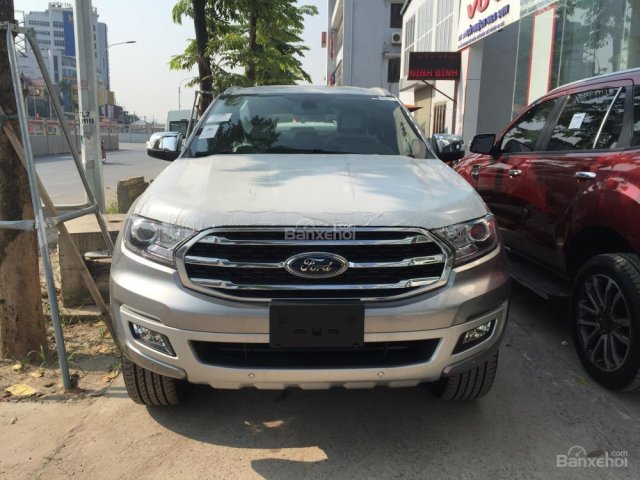 Bán ô tô Ford Everest Titanium 2.0L 4x2 AT sản xuất năm 2018, màu bạc, nhập khẩu