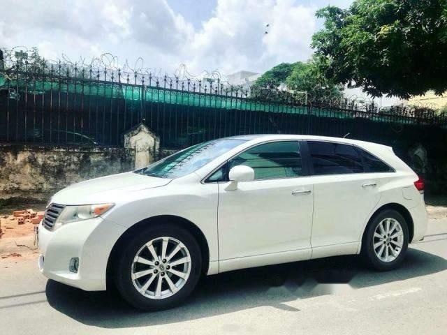 Cần bán xe Toyota Venza đời 2008, màu trắng, giá chỉ 875 triệu