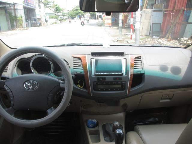 Bán Toyota Fortuner 2010, màu bạc, giá 526tr