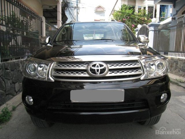 Bán Fortuner G, máy dầu 2010, màu đen, xe như con cọp