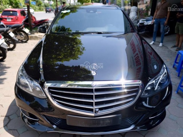 Cần bán xe Mercedes-Benz E400 đời 2015 màu đen, giá tốt