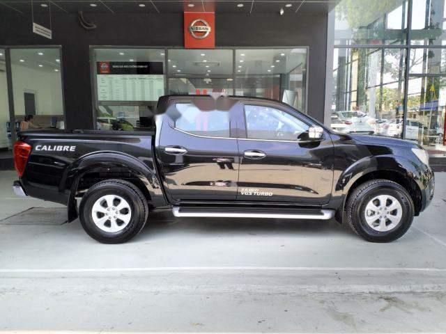 Cần bán xe Nissan Navara sản xuất năm 2018, màu đen0