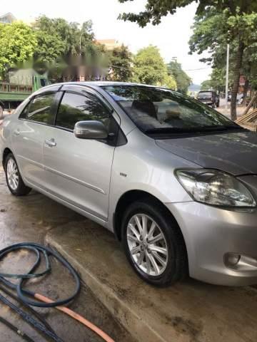 Cần bán lại xe Toyota Vios đời 2010, màu bạc