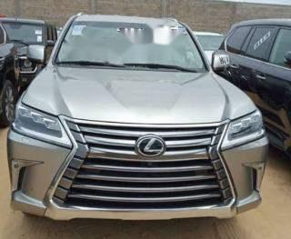 Bán ô tô Lexus LX 570 sản xuất 2017, màu vàng, nhập khẩu0