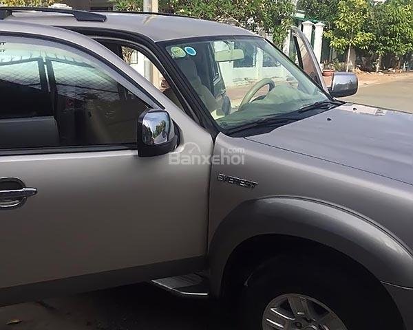 Bán Ford Everest 2.5L 4x2 MT đời 2008, màu bạc 