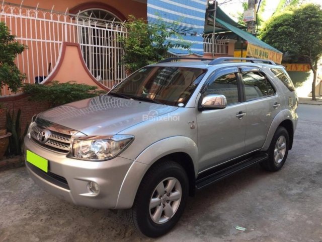 Cần bán xe Fortuner 2.5G máy dầu, đời 2010, màu bạc zin