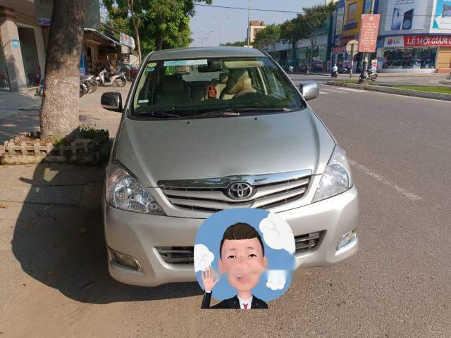 Cần bán xe Toyota Innova G đời 2011, màu bạc