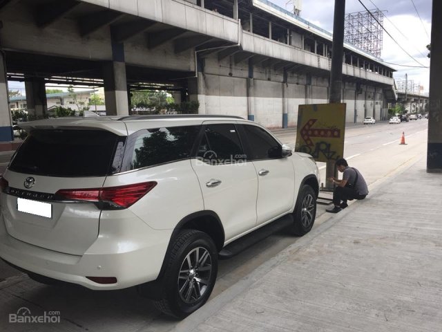 Cần bán xe Toyota Fortuner V 2018, số tự động, máy xăng, màu trắng