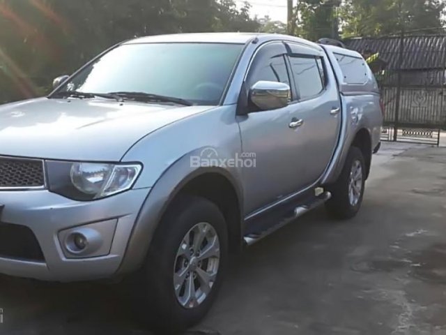 Cần bán lại xe Mitsubishi Triton GLS 4x4 AT đời 2013, màu bạc, nhập khẩu nguyên chiếc