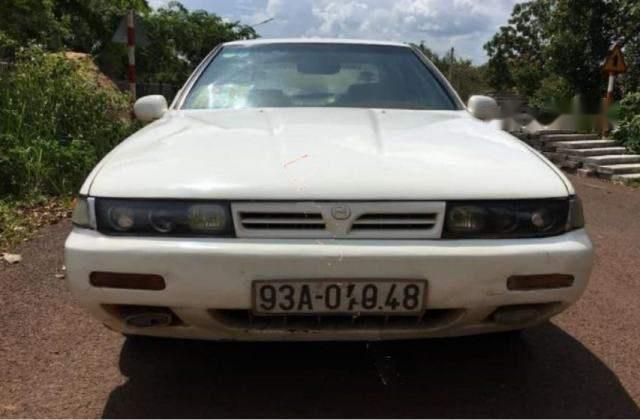 Cần bán lại xe Nissan Cefiro đời 1992, màu trắng