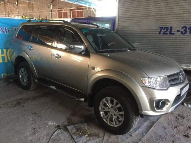 Bán Mitsubishi Pajero Sport 2015 số sàn, xe chạy 64,000 km