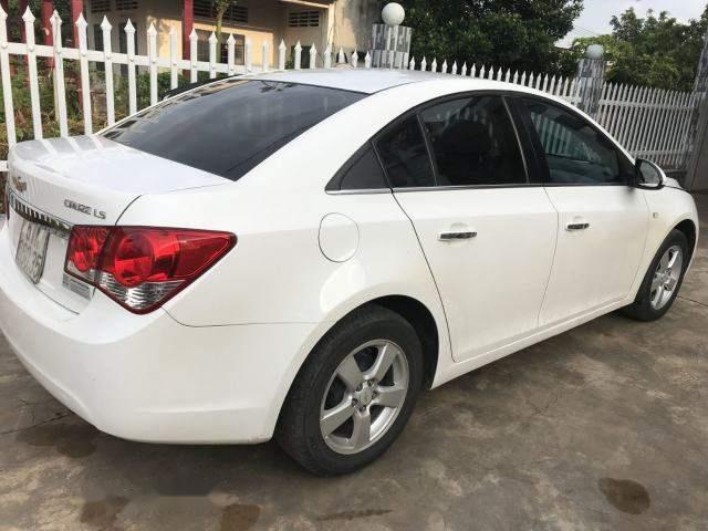 Cần bán Chevrolet Cruze đời 2013, màu trắng, giá tốt