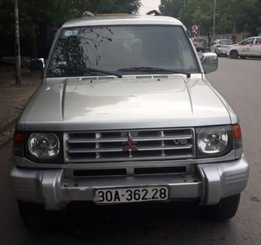 Cần bán xe Mitsubishi Pajero 3.0 4x4 MT năm 2005, màu bạc