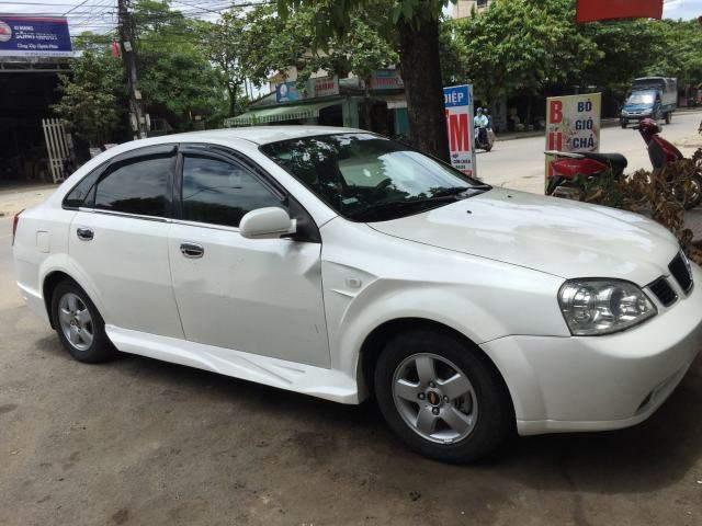 Bán ô tô Daewoo Lacetti năm sản xuất 2005, màu trắng xe gia đình