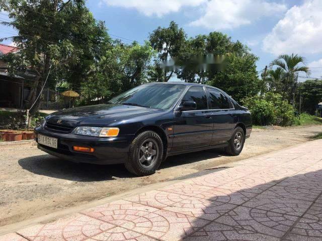 Cần bán gấp Honda Accord 2.0 1994, màu đen, xe nhập