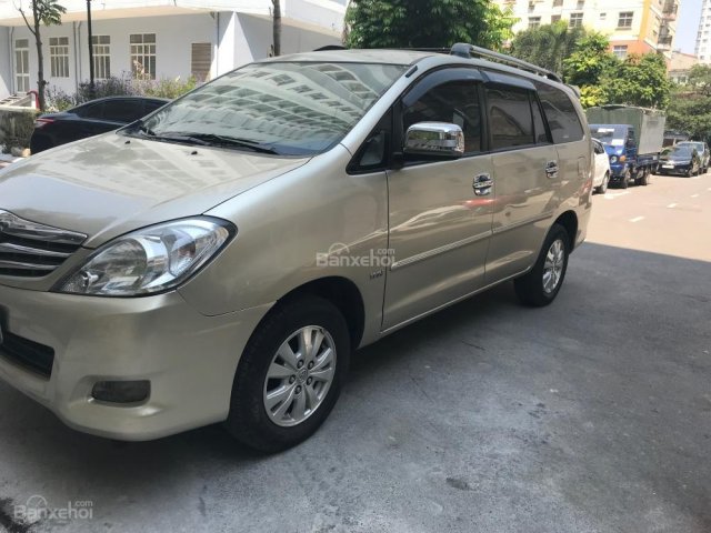 Toyota Innova 2.0 V, màu vàng cát, số tự động, sản xuất 2009, tư nhân chính chủ sử dụng, chạy 6 vạn km