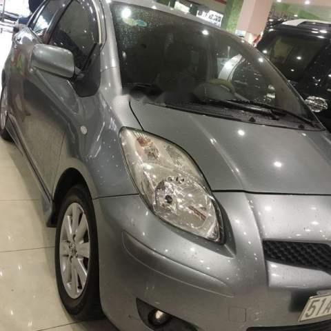 Cần bán gấp Toyota Yaris đời 2010, màu xám xe gia đình