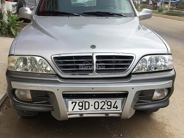 Bán Ssangyong Musso đời 2004, màu bạc còn mới