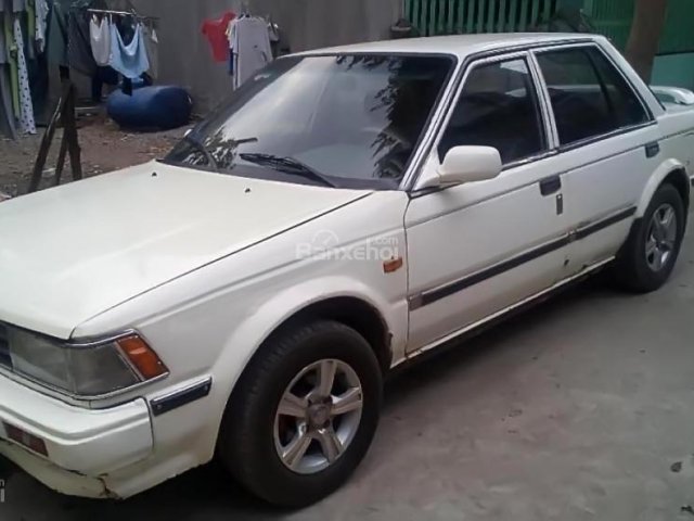 Cần bán Nissan Bluebird 1.8 trước 1990, màu trắng, nhập khẩu nguyên chiếc, giá chỉ 30 triệu