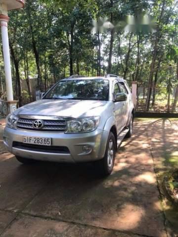 Cần bán Toyota Fortuner G đời 2010, màu bạc, 630 triệu