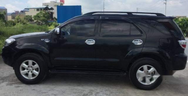 Cần bán xe Toyota Fortuner 2.7V 4x4 AT sản xuất 2010, màu đen còn mới giá cạnh tranh0