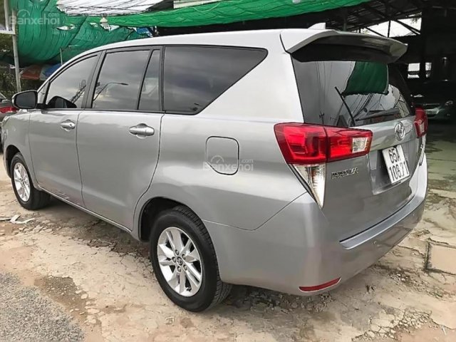 Bán Toyota Innova 2.0 E sản xuất 2016, màu bạc