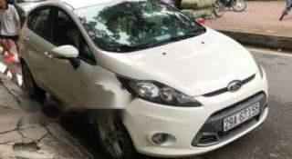 Bán xe Ford Fiesta sản xuất 2014, màu trắng chính chủ, giá chỉ 395 triệu