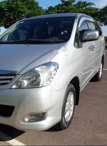 Cần bán gấp Toyota Innova G năm 2010, màu bạc số sàn