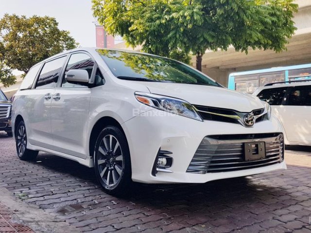 Bán ô tô Toyota Sienna 3.5 Limited Model 2018, màu trắng nội thất nâu, mới 100%