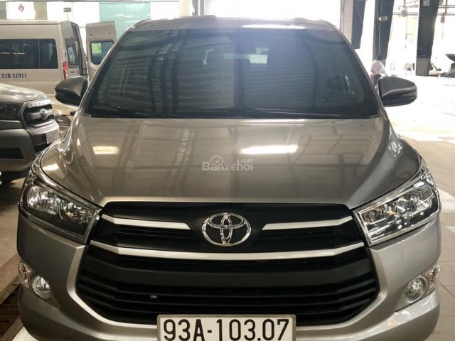 Bán ô tô Toyota Innova đời 2017, màu bạc, xe lướt