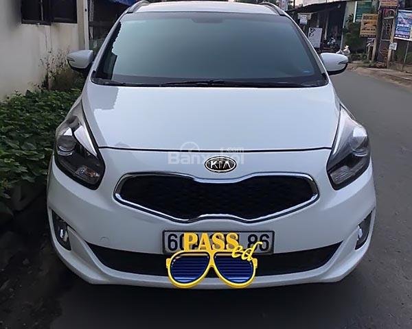 Cần bán gấp xe cũ Kia Rondo DMT đời 2015, màu trắng 