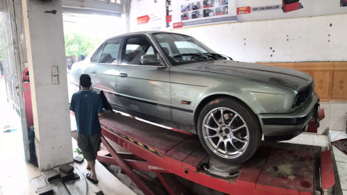 Cần bán xe cũ BMW 5 Series 2.5l MT năm sản xuất 1995, màu xám 