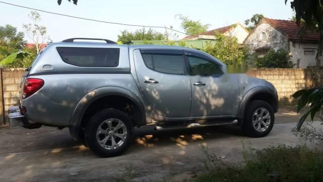 Cần bán lại xe Mitsubishi Triton đời 2013, màu bạc  