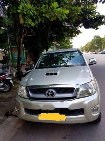 Bán Toyota Hilux 3.0 đời 2010, màu bạc